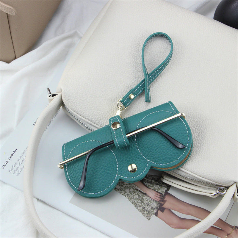Wholesale PU Eyes Organizer Keychain
